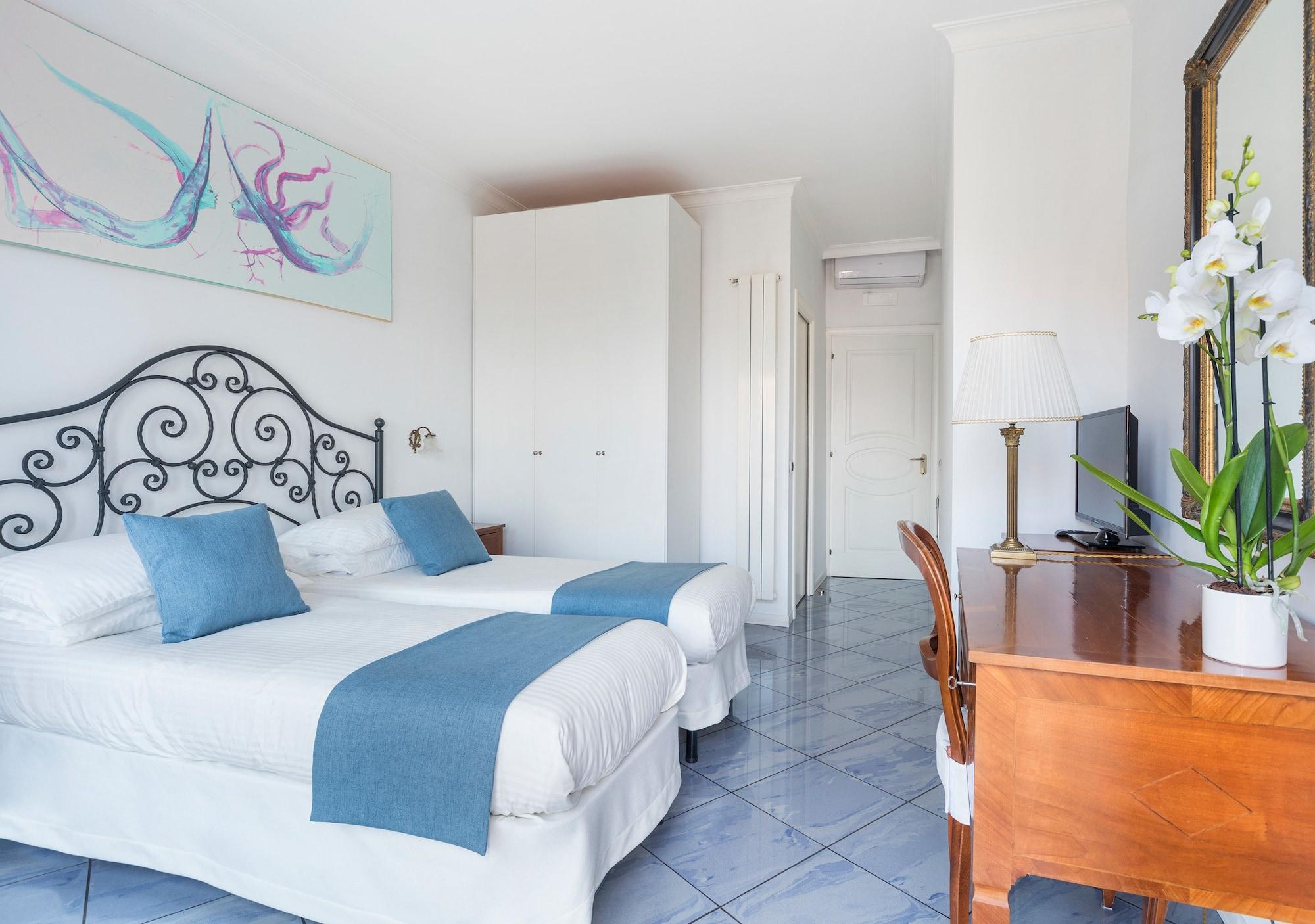 Fiorentini Residence Napoli Bagian luar foto