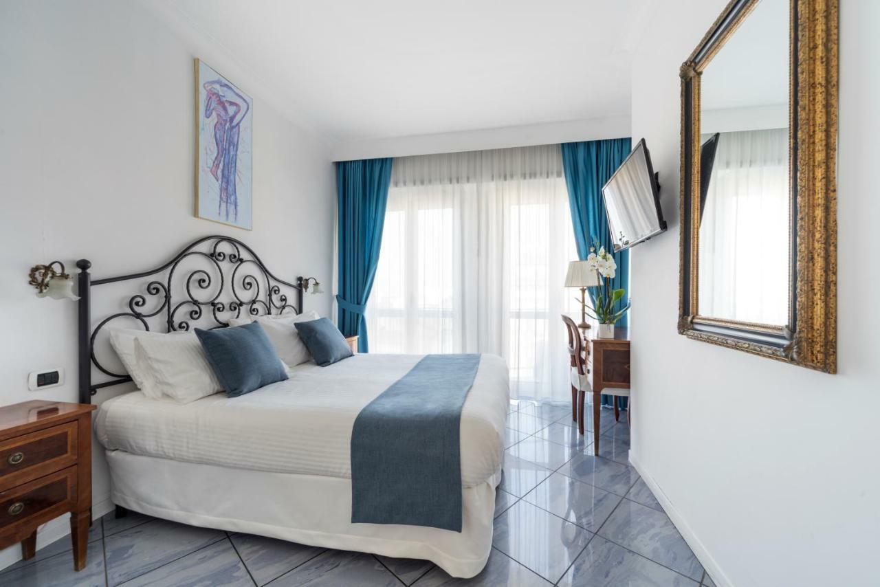 Fiorentini Residence Napoli Bagian luar foto